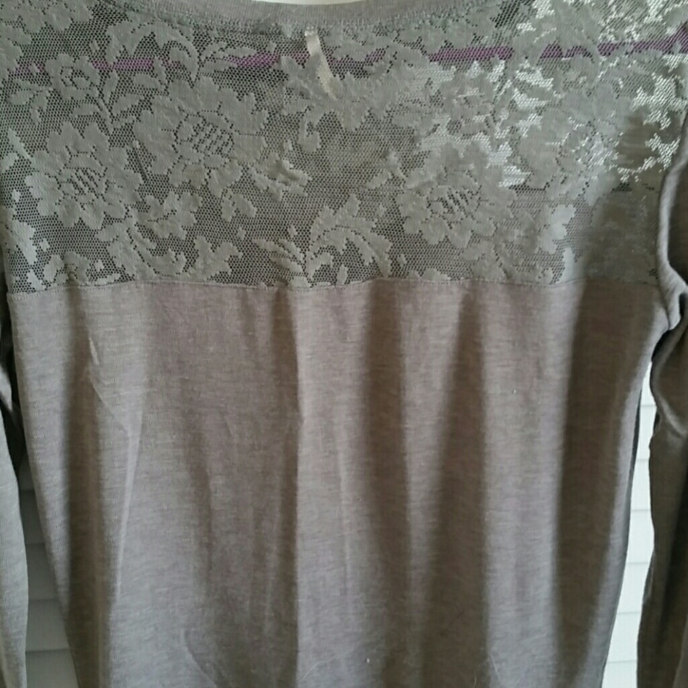 Lace top - Picture 3 of 3